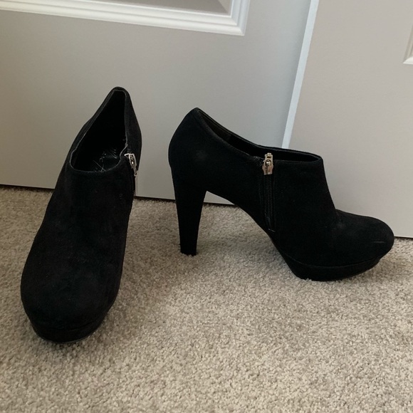 Marc Fisher ankle bootie heels - Picture 4 of 11